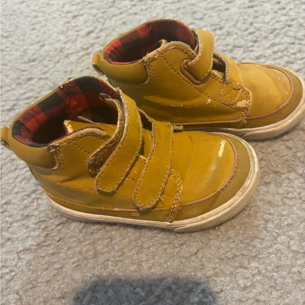 Boys Cat & Jack Tan Boots with Velcro Straps size 5